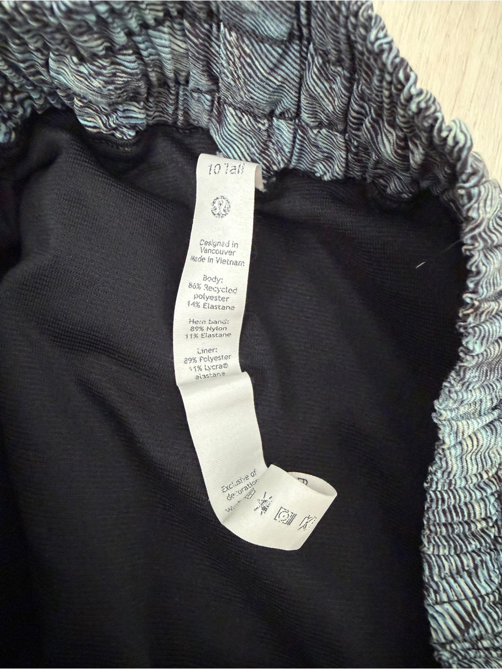 Lululemon hotty hot shorts - Picture 4 of 6